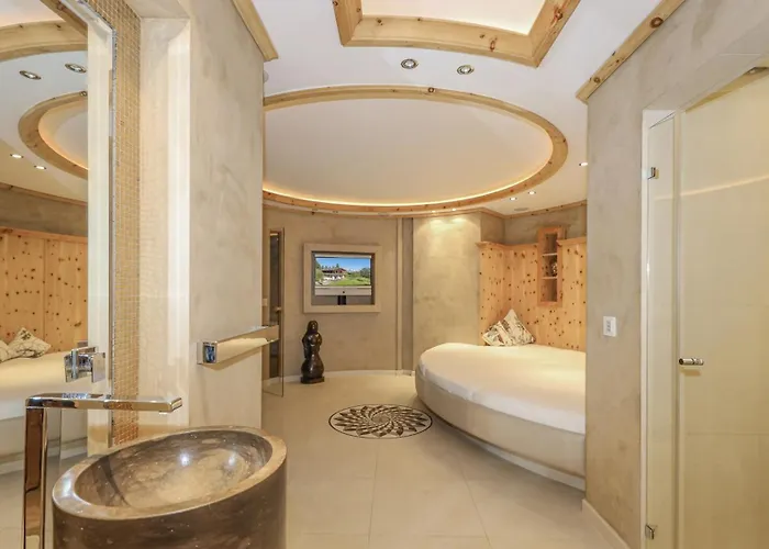 Chalet Bockberg - Ski In & Out, Jacuzzi Sauna, Bergblick - By One Villas Kitzbühel